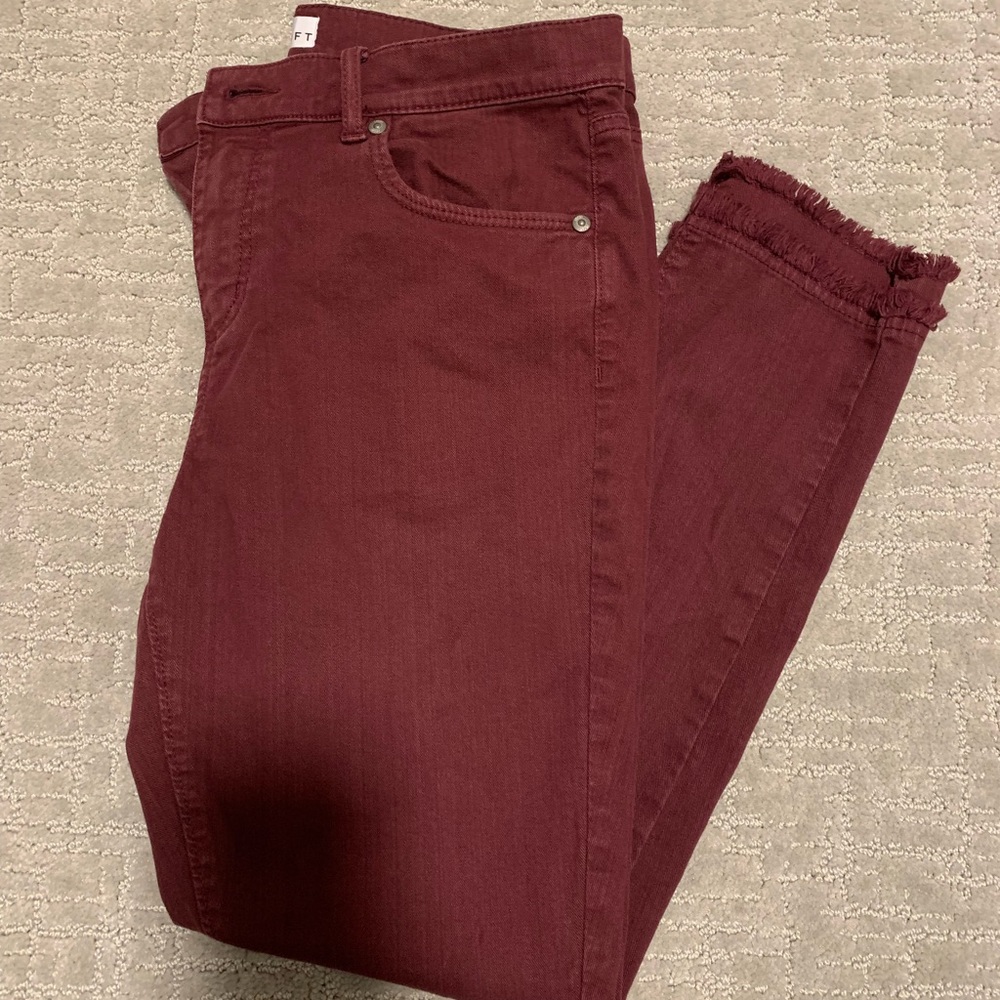 Maroon LOFT cropped skinny jeans with ankle fringe detail - size 6